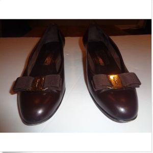 Salvatore Ferragamo Vara Bow Brown Close Toe 8C